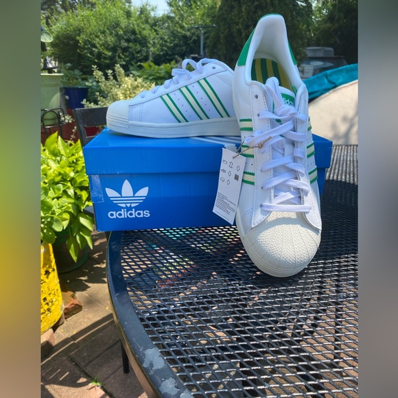 💚NWT Adidas Originals Superstar Team Colors - White/Green Sizes 7, 9.5 or 10 - Picture 6 of 14